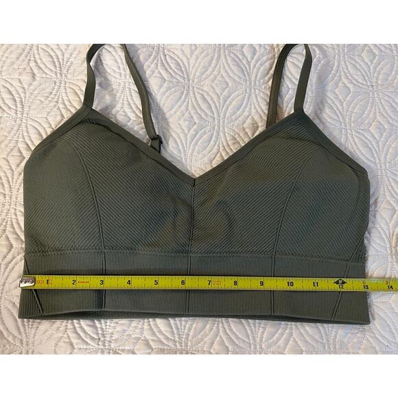 Aerie Offline sports bra
Sage green
Size Lg - Picture 3 of 3